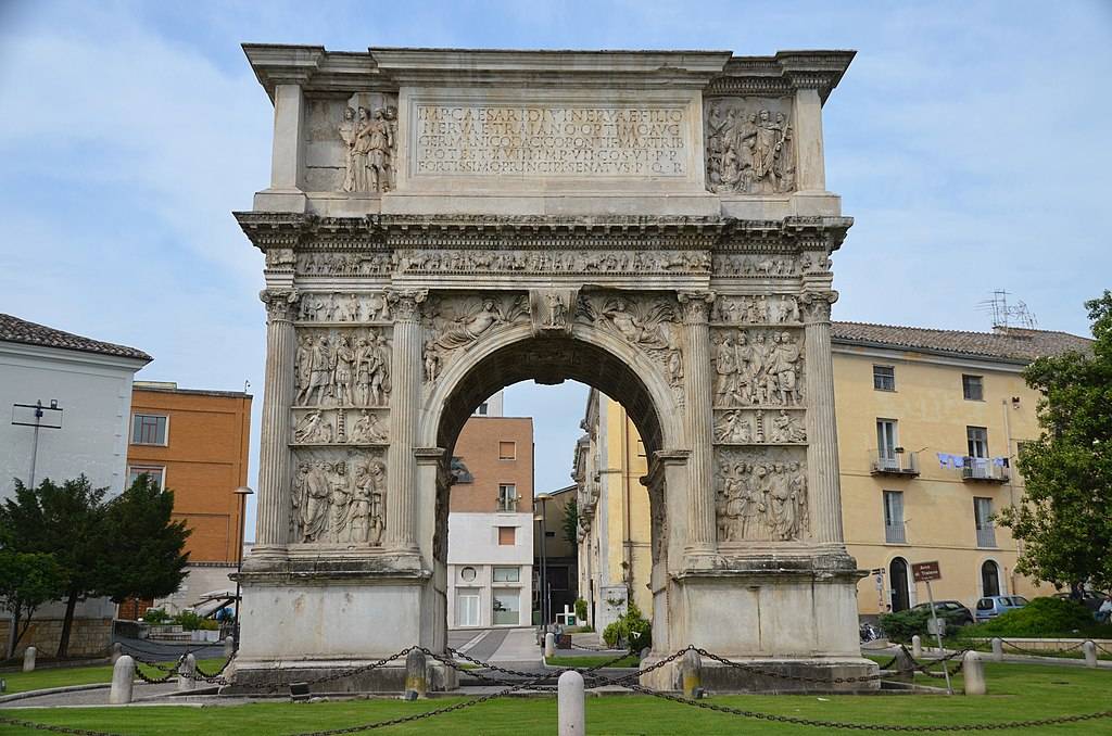 De Boog van Trajanus in Benevento